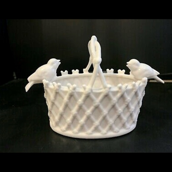 Other - 🌸Grace’s Teaware Bird Basket🌸